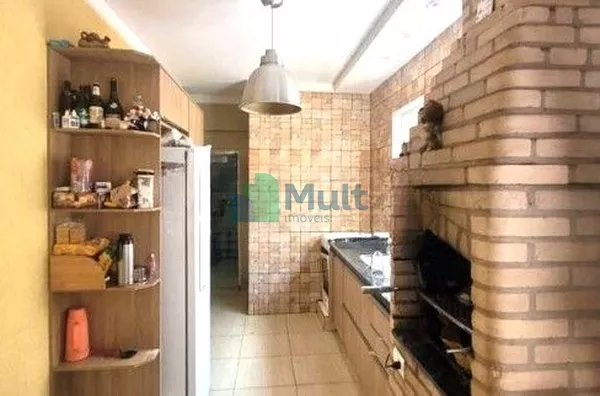 Sobrado localizado no Bairro Vila Guiomar com 248m².