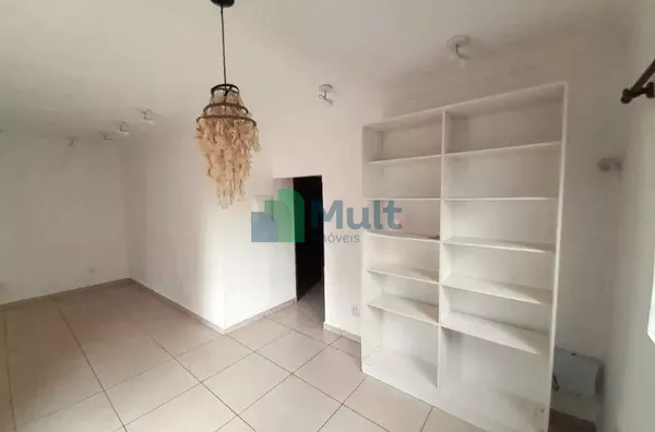 Casa Comercial em ótima localização na Zona Sul no Bairro Santa Cruz do José Jacques com  300m² de terreno e 142m² de área útil.