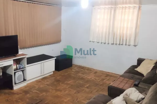 Sobrado localizado no Bairro Campos Elísios com 3 dormitórios.