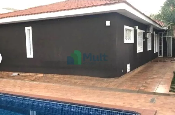 Casa Térrea  em excelente localização no Bairro City Ribeirão com terreno de 480m² e 242,94m² de área construída.