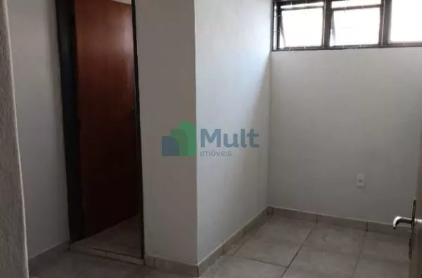 Imóvel Comercial em excelente localização a 100metros da Av. Independência.  Clinicas, escritórios entre outros seguimentos.