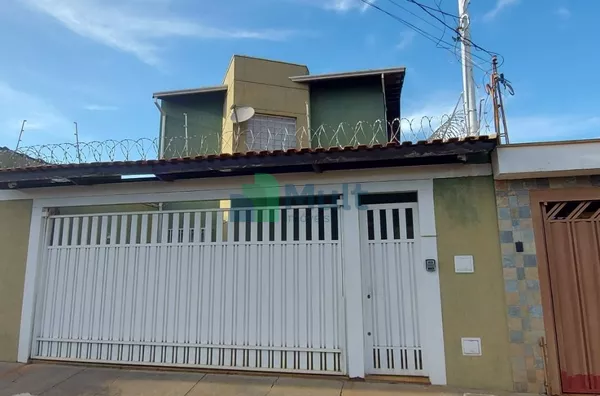 Sobrado em ótima localização no Bairro Sumarezinho com varanda gourmet.