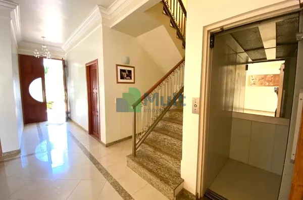 Maravilhoso Sobrado em condomínio de alto padrão com terreno de 900m² e 500m² de construção, 4...