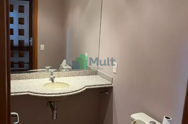 Apartamento em excelente localização com 240m² no Bairro Jd. Irajá com elevador privativo.
