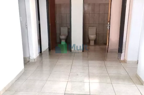 Imóvel Comercial em excelente localização a 100metros da Av. Independência.  Clinicas, escritórios entre outros seguimentos.