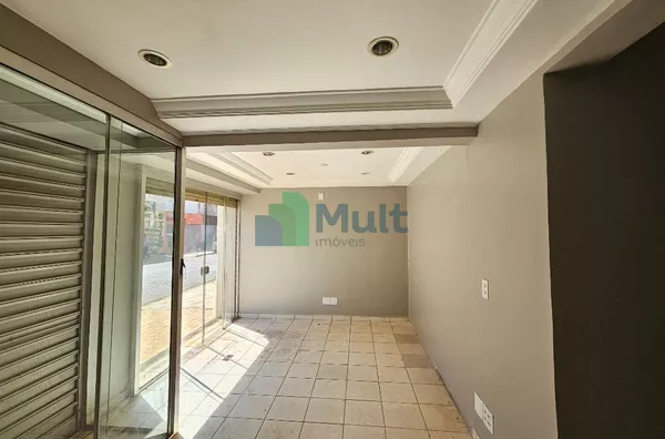 Imóvel Comercial reformado em excelente localização no Centro da Cidade com 67m² de área útil