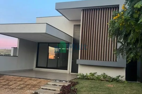 Casa no Condomínio Quinta da Mata 2 250m² de terreno e 172m² de construção, 3 suíte,