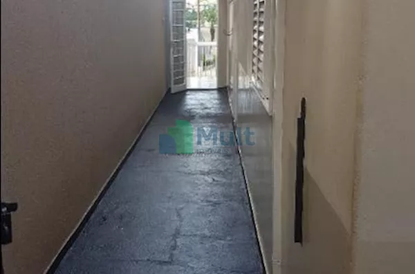 Casa Térrea em excelente localização no Bairro Jd. Bandeirantes com 150m² de área útil, 3...