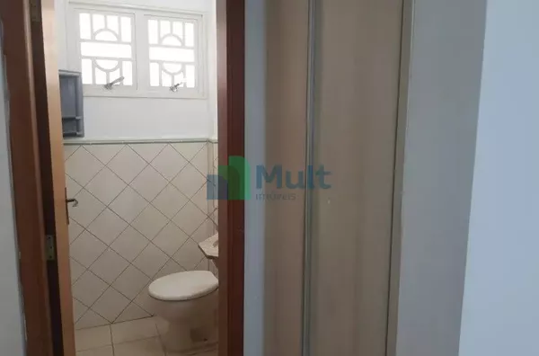 Imóvel Comercial em excelente localização na Av Independência, 2 pavimentos com 358m² de área privativa.