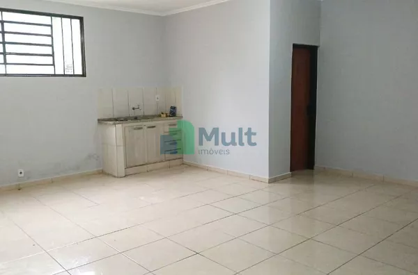 Salão Comercial com 46,41m² de área útil localizado no Bairro Monte Alegre.