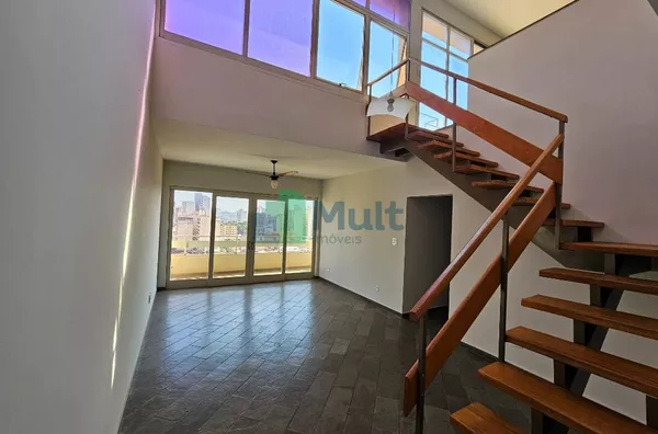 Cobertura em excelente localização no Centro da Cidade com 185m² de área útil.