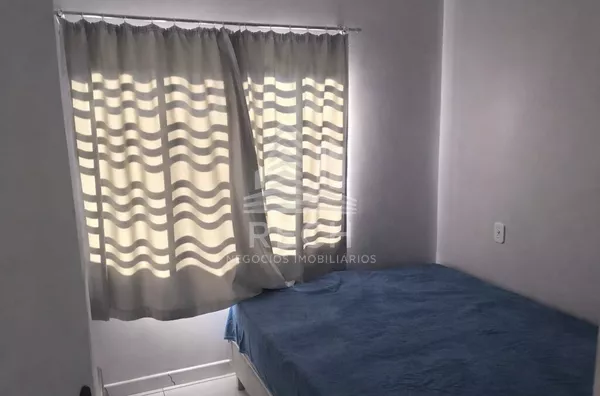 Casa com 03 quartos e terreno amplo