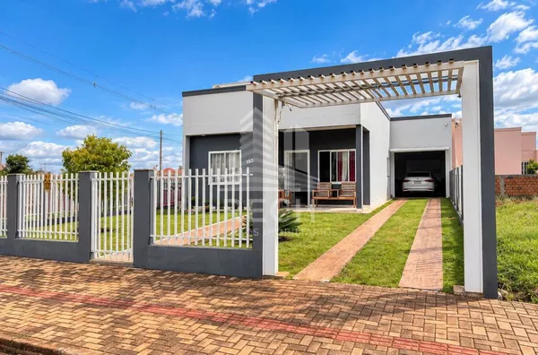 Linda Casa à Venda no Bairro Araucária