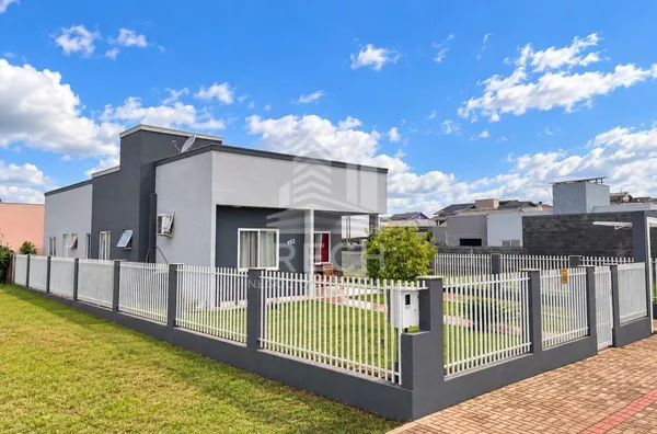Linda Casa à Venda no Bairro Araucária