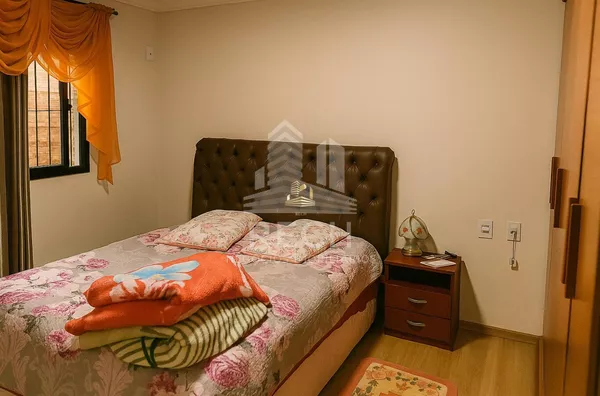 Casa com 03 quartos à venda!