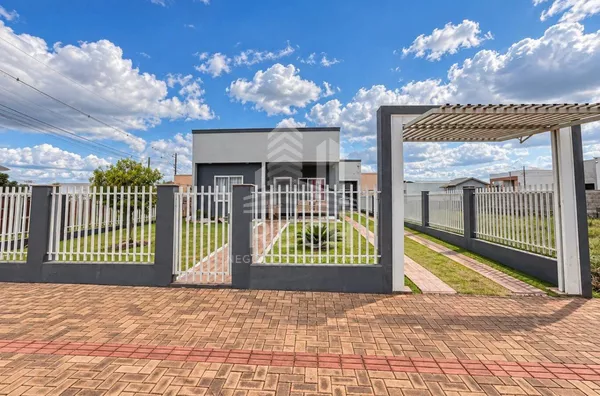 Linda Casa à Venda no Bairro Araucária