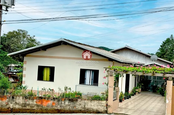 Vende-se Casa no Centro de Rio do Campo / SC