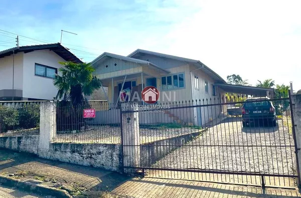Vende-se Casa no bairro Sumaré, em Rio do Sul / SC
