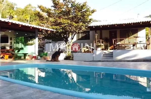 Vende-se Casa com Piscina no bairro Santana, Rio do Sul / SC