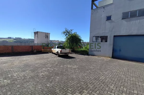 BARRACÃO PARA LOCAÇÃO NA AVENIDA TUPI