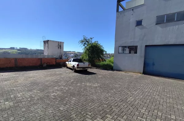 BARRACÃO PARA LOCAÇÃO NA AVENIDA TUPI