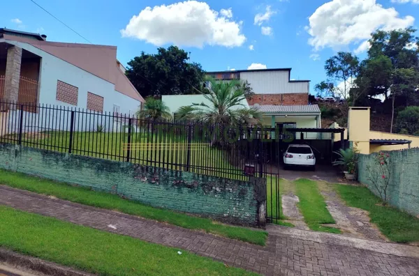 CASA PARA VENDA NO BAIRRO MENINO DEUS