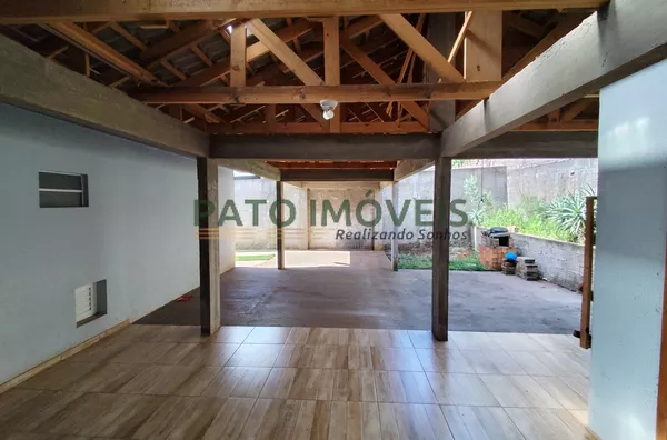 CASA COM EXCELENTE PADRÃO NO BAIRRO FRARON