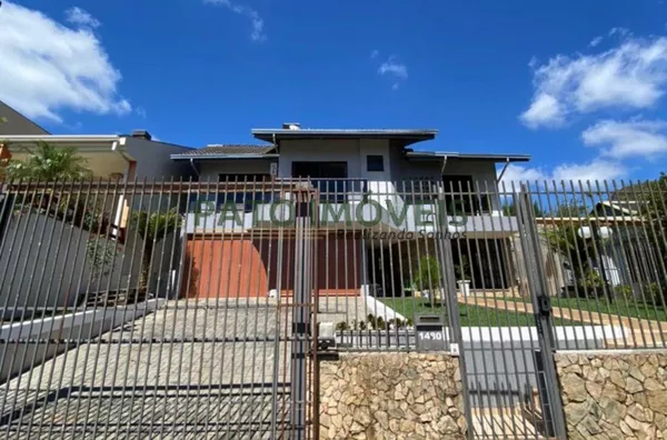 CASA DE ALTO PADRÃO SEMI-MOBILIADA NO BAIRRO PARZIANELLO