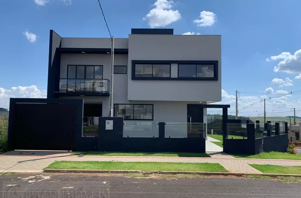SOBRADO COM EXCELENTE ACABAMENTO NO BAIRRO FRARON