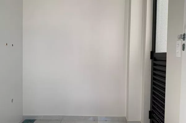 SOBRADO COM EXCELENTE ACABAMENTO NO BAIRRO FRARON