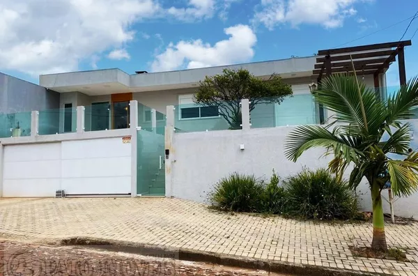 CASA DE ALTO PADRÃO NO BAIRRO SANTA TERESINHA