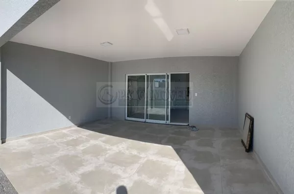 CASA DE ALTO PADRÃO À VENDA, PRÓXIMA AO SHOPPING.