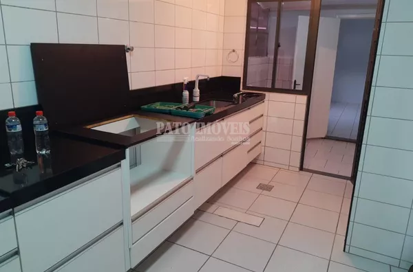 SOBRADO COM EXCELENTE LOCALIZAÇÃO NO BAIRRO BANCÁRIOS