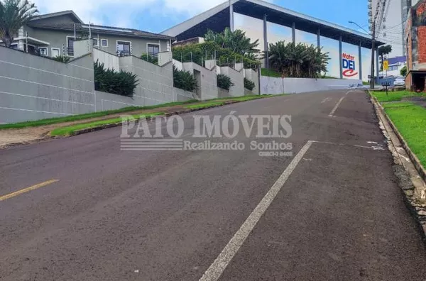 SOBRADO COM EXCELENTE LOCALIZAÇÃO NO BAIRRO BANCÁRIOS