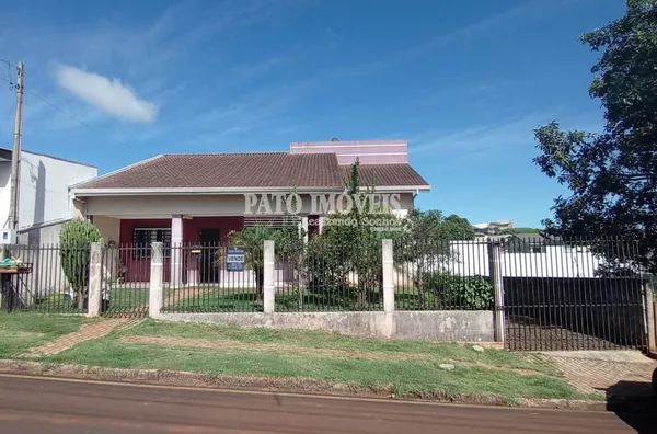 CASA A VENDA COM 04 DORMITÓRIOS NO BAIRRO VENEZA