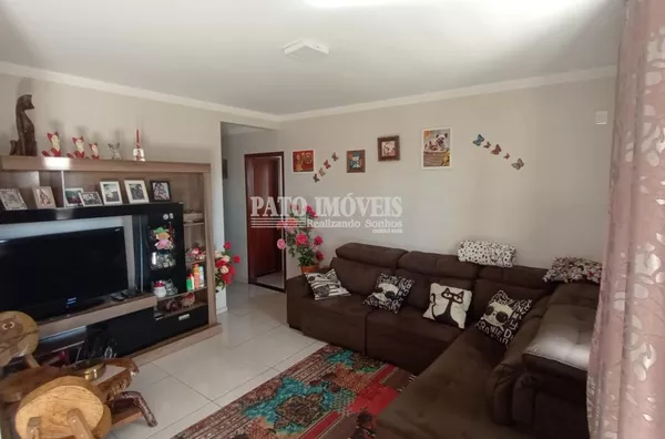 CASA A VENDA COM 04 DORMITÓRIOS NO BAIRRO VENEZA