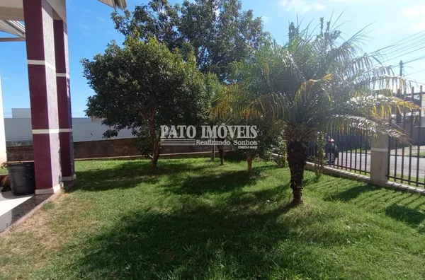 CASA A VENDA COM 04 DORMITÓRIOS NO BAIRRO VENEZA