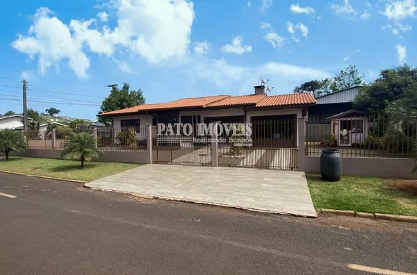 CASA PARA VENDA NO CENTRO DE VITORINO 