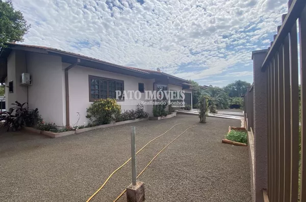 CASA PARA VENDA NO CENTRO DE VITORINO 
