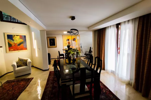 CASA DE ALTO PADRÃO A VENDA PRÓXIMO AO CENTRO