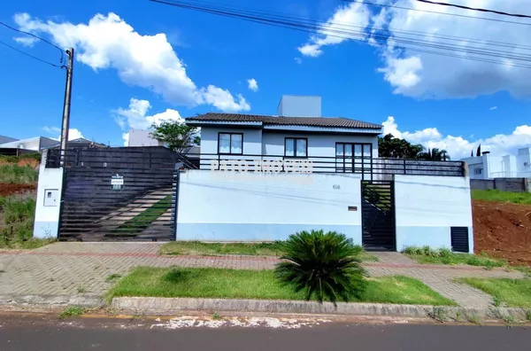 CASA COM EXCELENTE PADRÃO NO BAIRRO FRARON