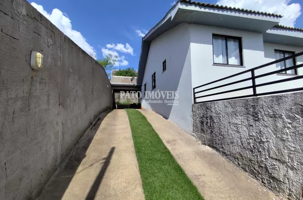 CASA COM EXCELENTE PADRÃO NO BAIRRO FRARON