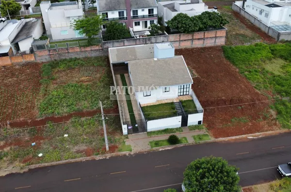 CASA COM EXCELENTE PADRÃO NO BAIRRO FRARON