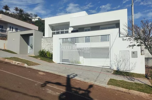 CASA DE ALTO PADRÃO PARA VENDA BAIRRO INDUSTRIAL