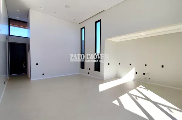 CASA DE ALTO PADRÃO À VENDA NO BAIRRO CADORIN