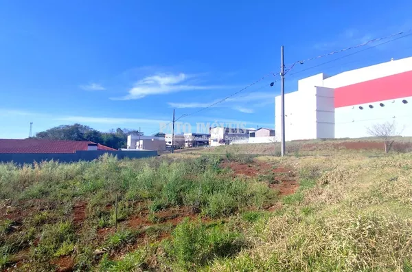 TERRENO DE ESQUINA PARA VENDA NO BAIRRO PINHEIRINHO