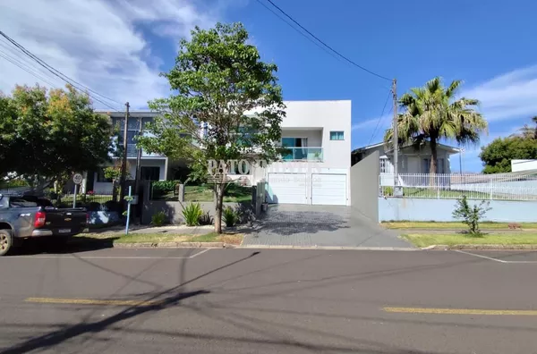 CASA DE ALTO PADRÃO À VENDA NO BAIRRO SANTA TEREZINHA