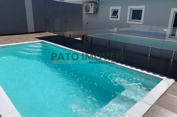 CASA COM PISCINA PARA VENDA NO BAIRRO BOQUEIRÃO