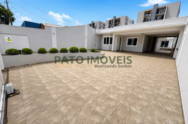 CASA COM PISCINA PARA VENDA NO BAIRRO BOQUEIRÃO