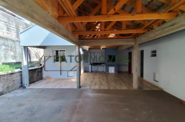 CASA COM EXCELENTE PADRÃO NO BAIRRO FRARON